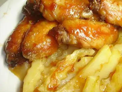Roasted wings in tomato sauce