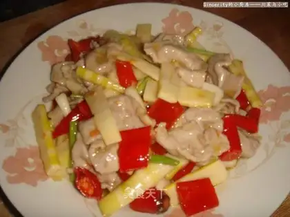 Fried pork slices with wild bamboo shoots