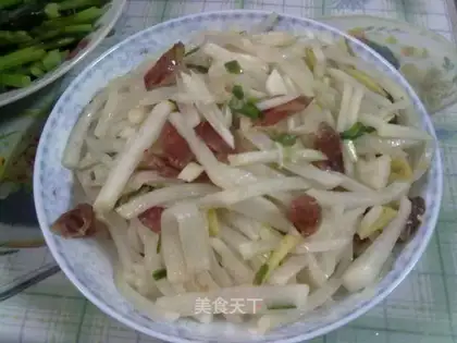 stir-fried sausage with shredded radish
