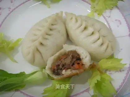 Mushrooms and pork willow leaf buns