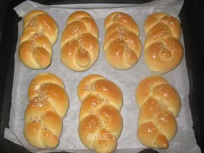 Sesame twist bun