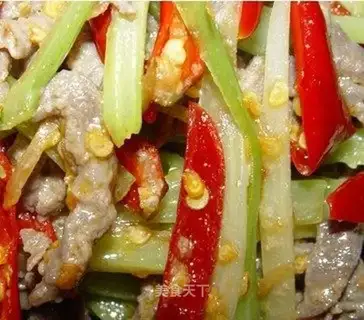 Shredded beef with pickled pepper