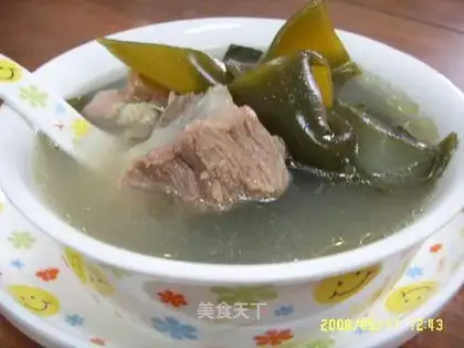 Winter melon and seaweed pork ribs soup