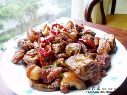 Family version of braised pork with beans