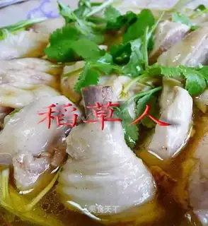 Steamed chicken with mushrooms