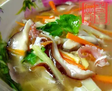 Squid hot and sour soup