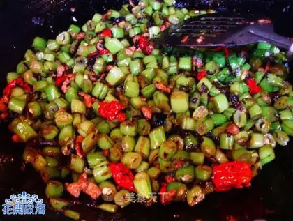 diced pork with olive vegetables and green beans