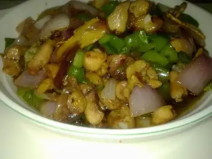 stir-fried chicken leg with green pepper and onion