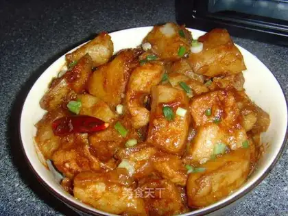 Braised pork with potato