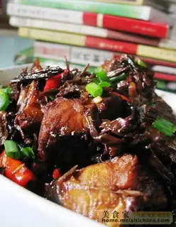 Grilled pomfret with mouldy dried vegetables