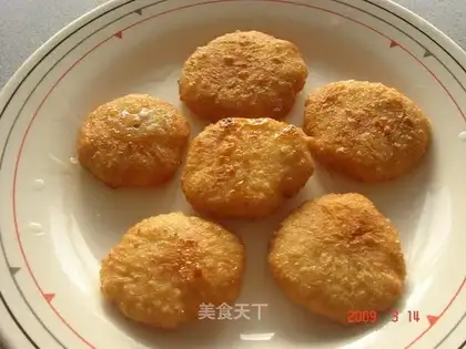 Yellow rice noodles fried cake