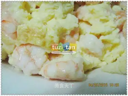 Scrambled eggs with shrimp