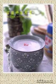 Homemade almond syrup
