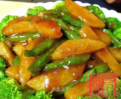 Braised beans with potatoes