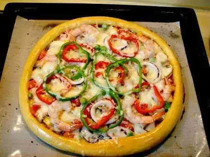 Mediterranean crispy pizza