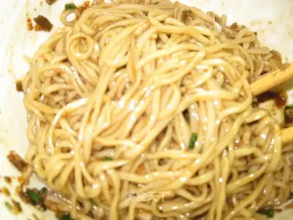 Sichuan-style dan noodles