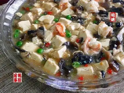 Assorted tofu soup with chicken sauce