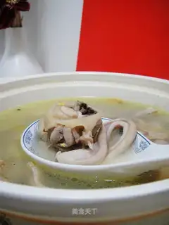 Pepper pork tripe soup