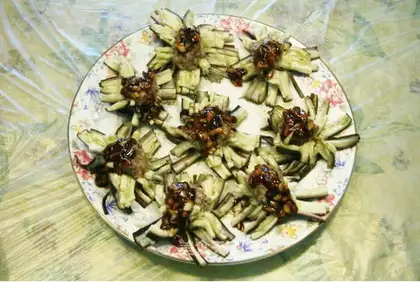 Chrysanthemum eggplant