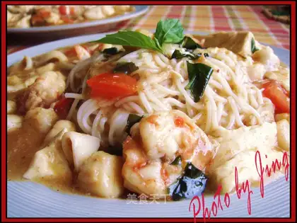 Seafood jade bean stewed noodles