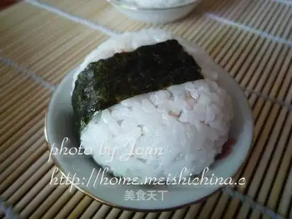 Mini seaweed rice balls