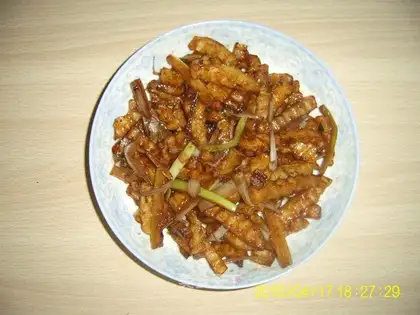 Braised potato chips with green onion