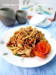Shredded pork with rice bamboo