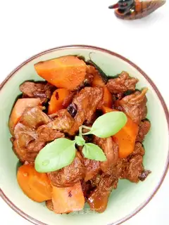 Stewed beef brisket in red