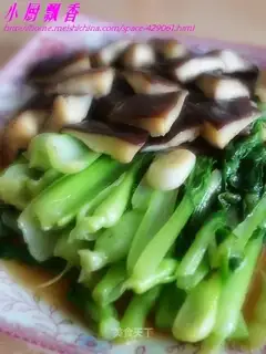 Mushrooms and green vegetables