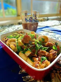 stir-fried chicken with mushrooms