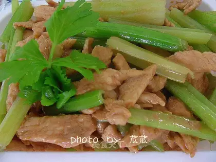 Celery and chicken fillets