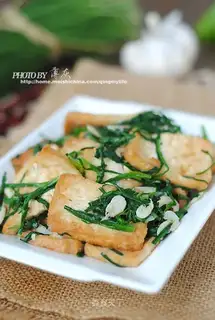 Braised tofu with shrimp skin and leeks