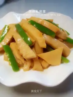 Braised spring bamboo shoots in oil