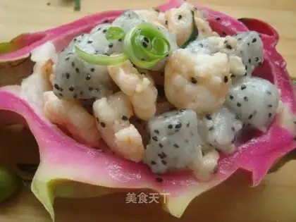 Stewed shrimp with dragon fruit