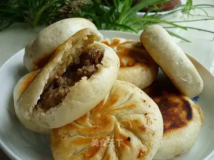 onion beef pie