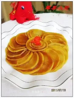 Sauced radish slices