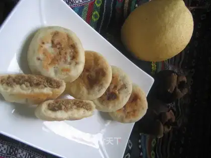 Dried plum meat pie