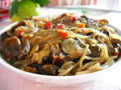 Stewed crucian carp with potato flour