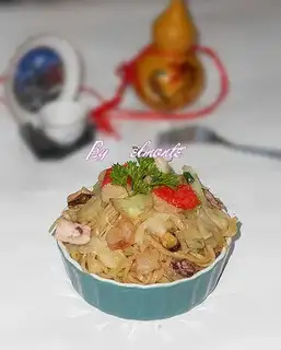 Seafood fried noodles