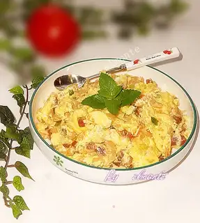 Scrambled eggs with preserved vegetables