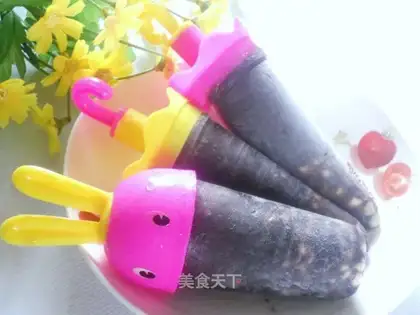 Homemade black bean popsicles