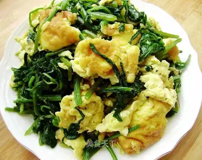 Scrambled eggs with spinach