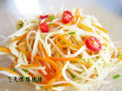 Shredded potatoes with salad