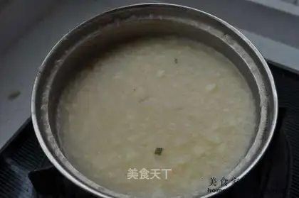 Mashed potatoes with chicken sauce