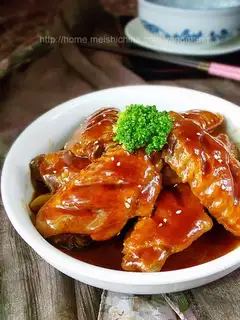 Braised chicken wings in oyster sauce