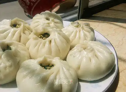 Leek, egg and tofu steamed buns