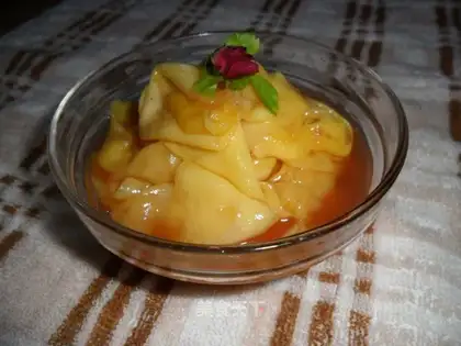 Mango slices with wine aroma
