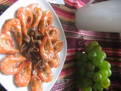 Roasted shrimp with dried plum vegetables