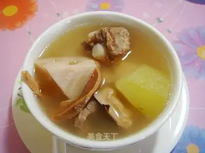 Stewed pork ribs with cuttlefish and cucumber