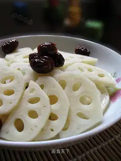 Sweet and sour lotus root slices